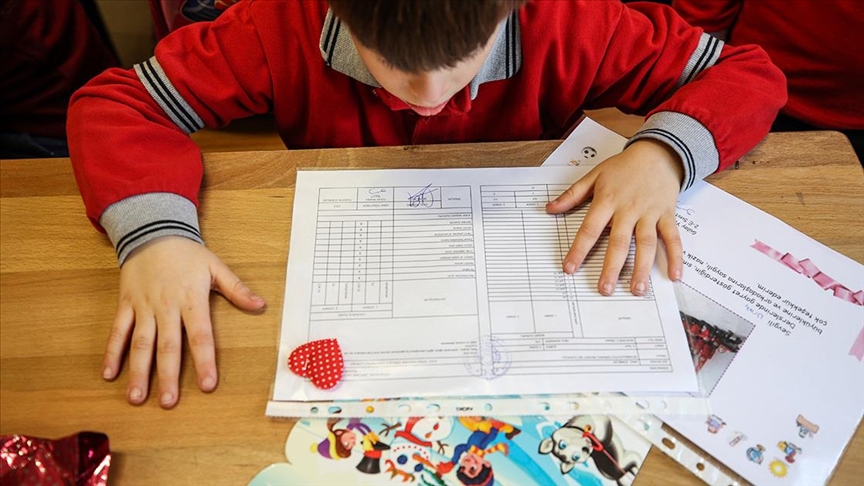 Okullarda yarıyıl tatili için "karne zili" bugün çalacak