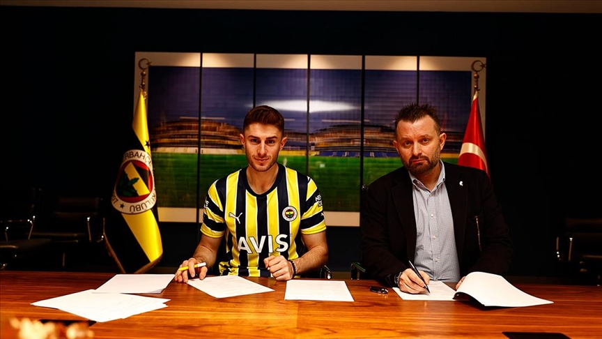 Fenerbahçe, İsmail Yüksek'in sözleşmesini 2027 yılına kadar uzattı