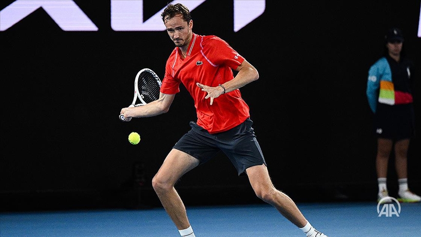 Sebastian Korda stuns 2-time Australian Open finalist Medvedev in Melbourne