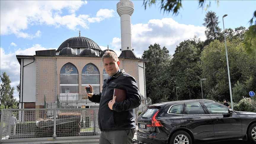 Türkiye condena enérgicamente que un político danés quemara un Corán frente a su embajada en Suecia