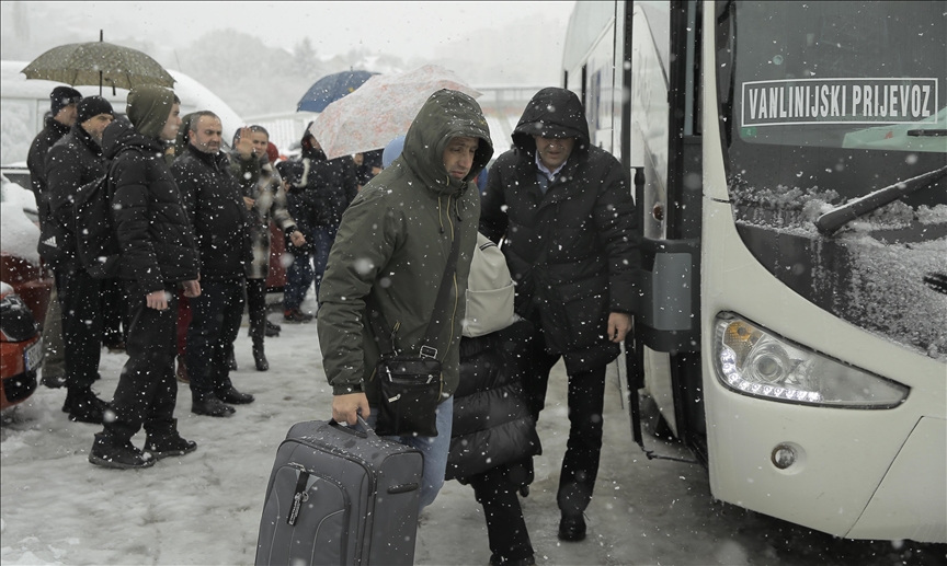 BiH: Iz Sarajeva za Istanbul ispraćeni autobusi s nagrađenim učenicima 