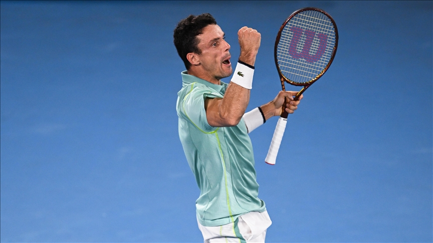Bautista Agut ends Murray's heroic run at Australian Open