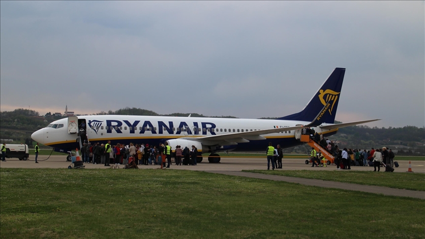 Avion Ryanaira sletio u Atinu zbog upozorenja o bombi