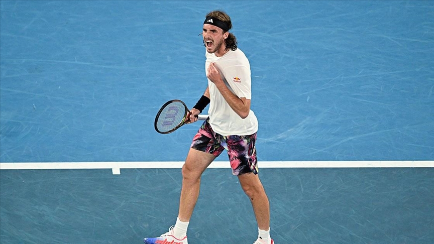 Tsitsipas awansuje do ćwierćfinału Australian Open w 2023 roku Tsitsipas awansuje do ćwierćfinału Australian Open w 2023 roku
