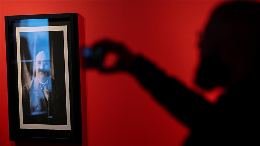 "Zaman ve Mekanın Büyüsünde Bir Ressam: Şevket Dağ" sergisi İzmir'de açıldı