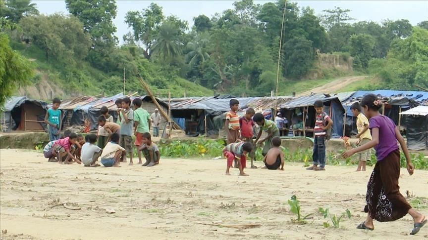 Displaced Rohingya living under open sky along Myanmar-Bangladesh border