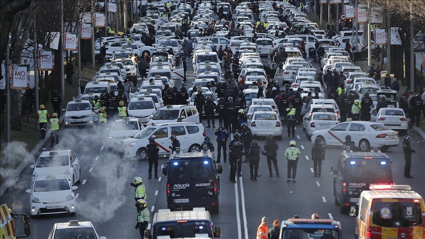 Taxi drivers and public sector workers strike in Catalonia