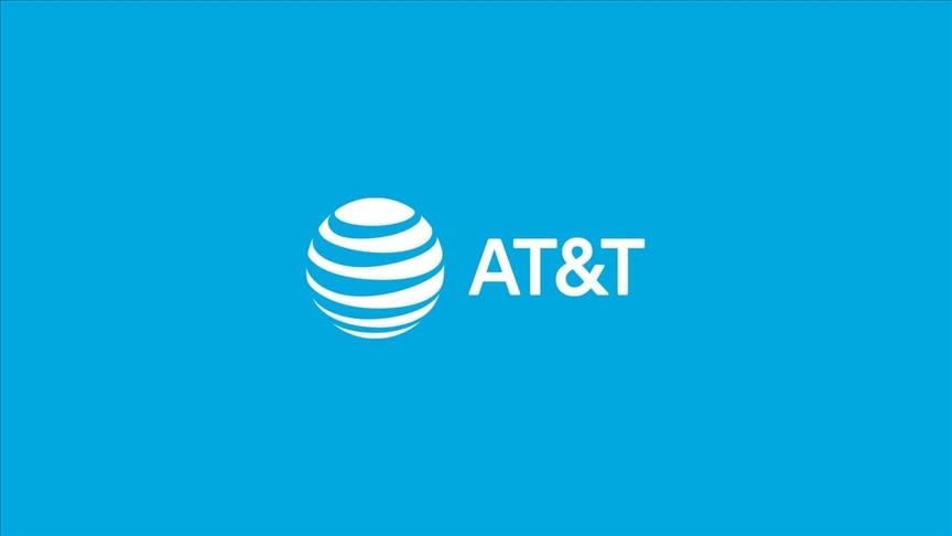 US communications firm AT&T sees revenue, subscriber gain in Q4