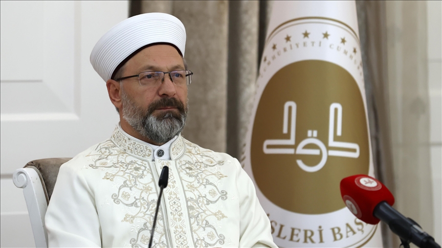 Diyanet İşleri Başkanı Erbaş: Müslümanlar inançlarını basiret ve ferasetle savunmayı sürdüreceklerdir