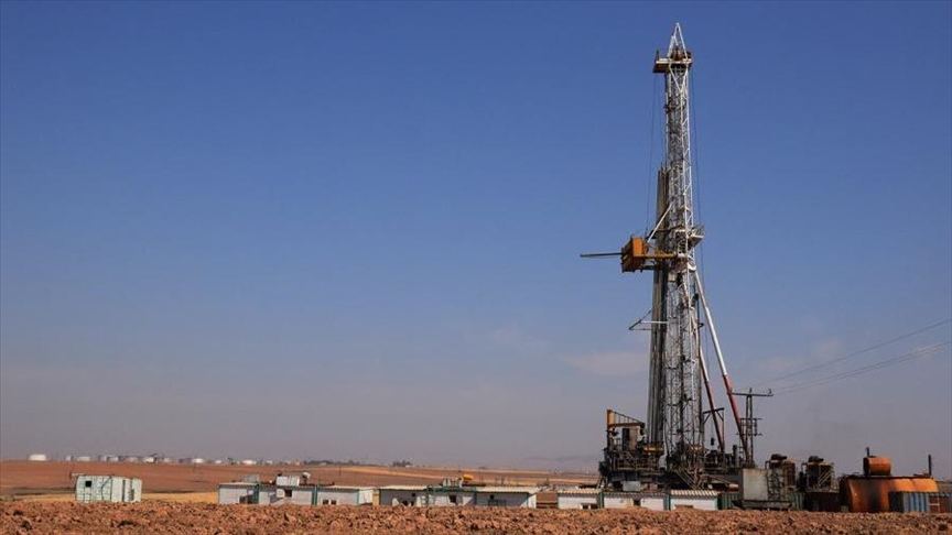 La organización terrorista PKK/YPG intenta comercializar el petróleo que extrae de Siria a empresas de otros países