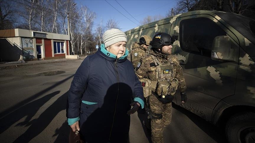 Жителей украинского Бахмута эвакуируют под интенсивными обстрелами