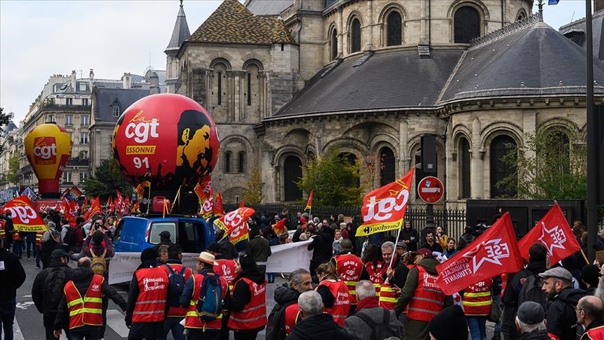 French workers go on 48-hour strike over pension reform proposal