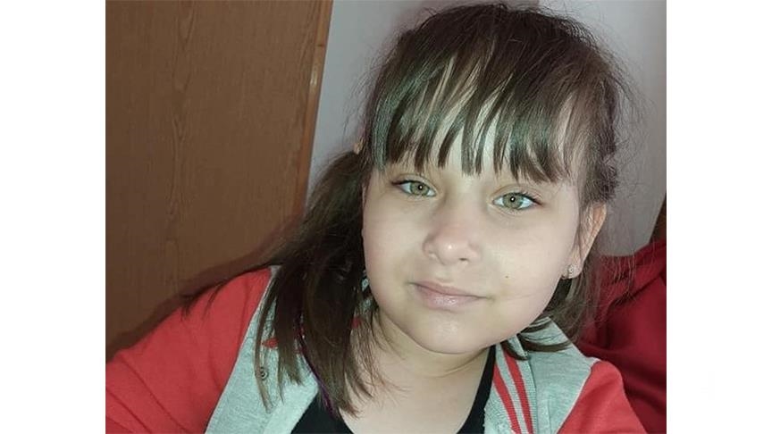 BiH: Pomozi.ba pokrenuo apel za malenu Nejlu koja život provodi u invalidskim kolicima