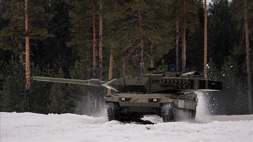 Canada sends 4 Leopard 2 tanks to Ukraine