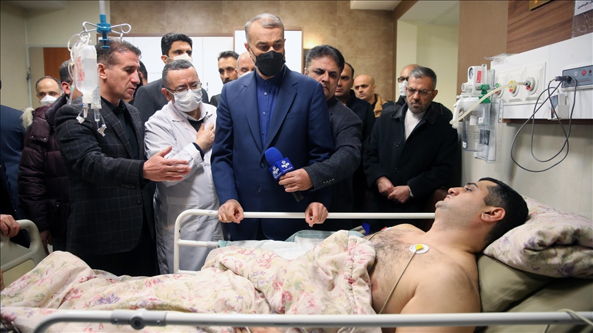 Глава МИД Ирана посетил раненых в результате атаки на посольство Азербайджана