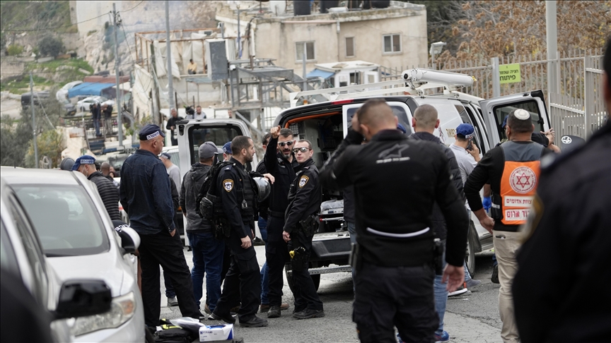 إعلام: منفذ عملية سلوان عمره 13 عاما وأحد المصابين ضابط إسرائيلي