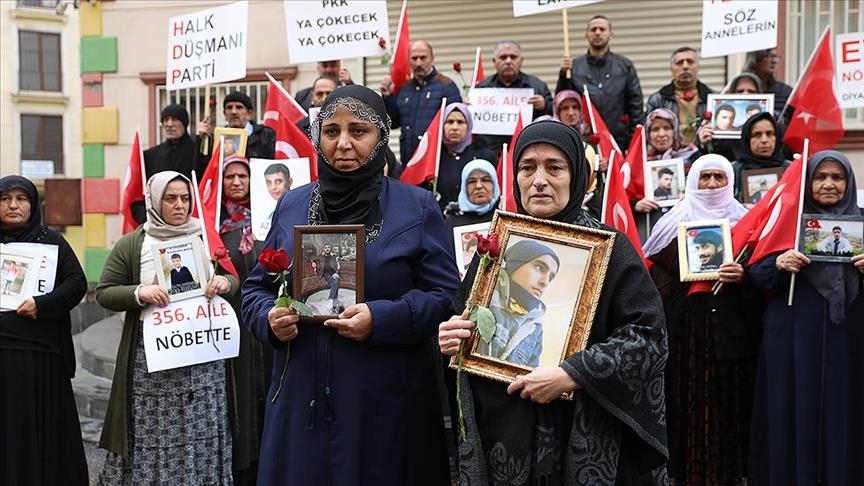 تركيا.. انضمام أسرتين جديدتين إلى اعتصام "أمهات ديار بكر"