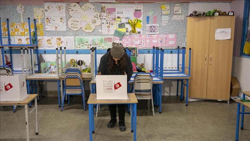 تونس.. 4.7 بالمئة نسبة المشاركة بالانتخابات في أول 3 ساعات