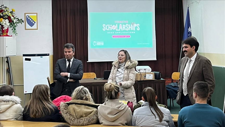 Ambasada Turkiye u BiH mostarskim učenicima predstavila program stipendija