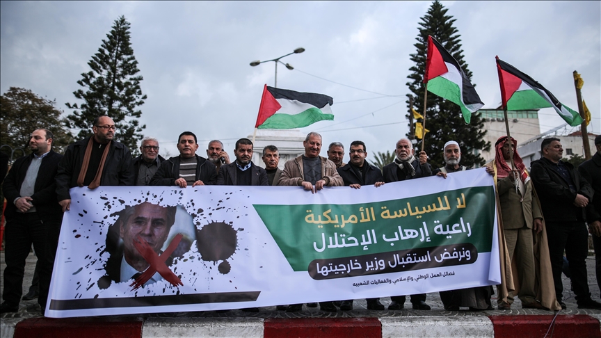 فلسطينيون ينددون بزيارة وزير الخارجية الأمريكي إلى رام الله