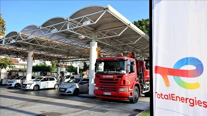 France : 75 à 100 % de grévistes dans les raffineries TotalEnergies