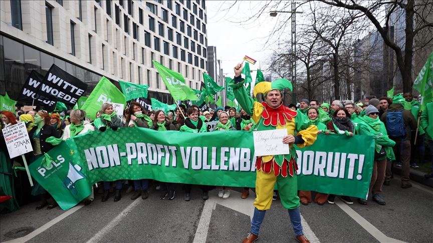 Belçika'da sağlık çalışanları elverişsiz çalışma koşullarını protesto etti