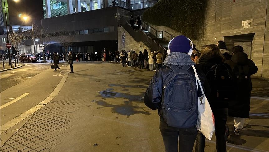 Food aid distribution vital for students in Paris