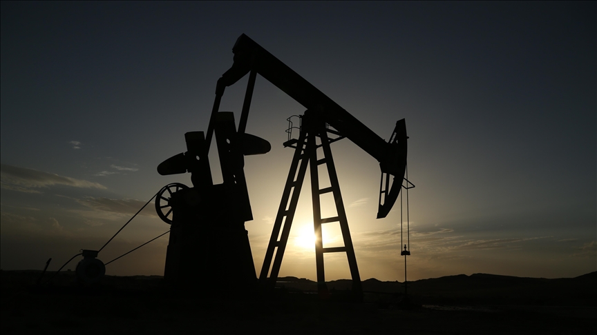 El precio del petróleo Ural ruso bajó un 42% hasta los USD 49,48 el barril en enero