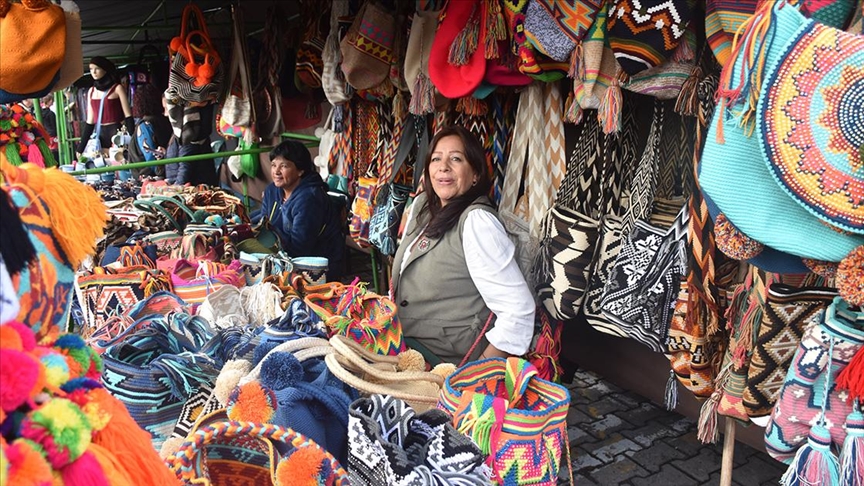 Kolombiya'nın Usaquen kasabasında geleneksel el yapımı ürünler kültürel zenginliği yansıtıyor