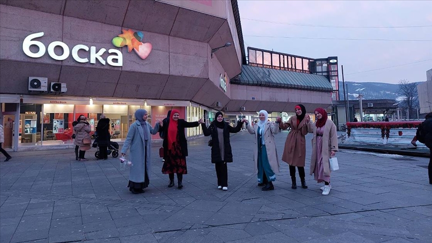Svjetski dan hidžaba u BiH: Djevojke sa hidžabom prošetale Banjalukom