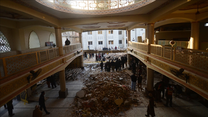 Peshawar suicide bomber was in police uniform, say police