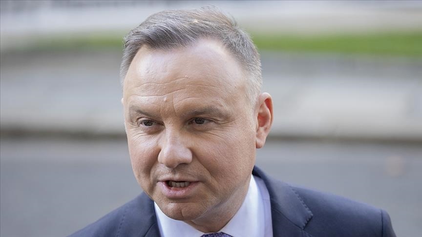 Polish president says ready to rebuild 'iron curtain' to keep Russia away