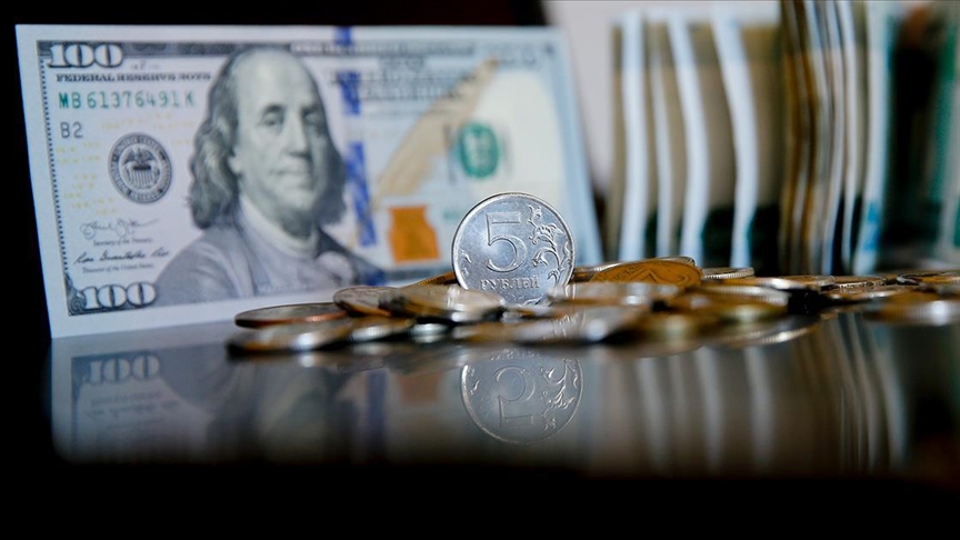 РФ увеличит продажу валюты для компенсации падения доходов от энергоносителей