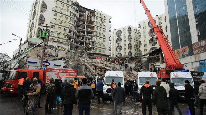 UPDATE - Najmanje 1.121 osoba poginula, 7.634 povrijeđene u zemljotresima u Turkiye
