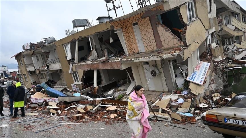 Séisme en Türkiye: le Qatar lance une campagne de secours d'urgence au profit des personnes sinistrées