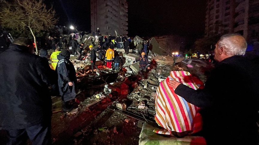 AFAD'dan depremle ilgili açıklama: Arama ve kurtarma alanında uluslararası yardım çağrısında bulunuldu