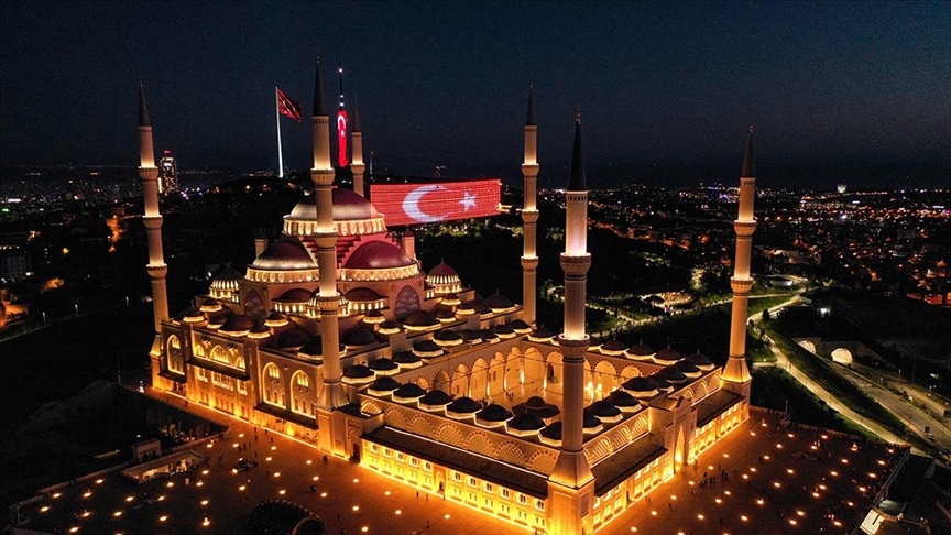 Depremde hayatını kaybedenler için ülke genelindeki camilerde sela okunacak