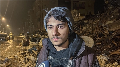 Enkaz altında yaptığı sosyal medya paylaşımıyla hayata tutundu