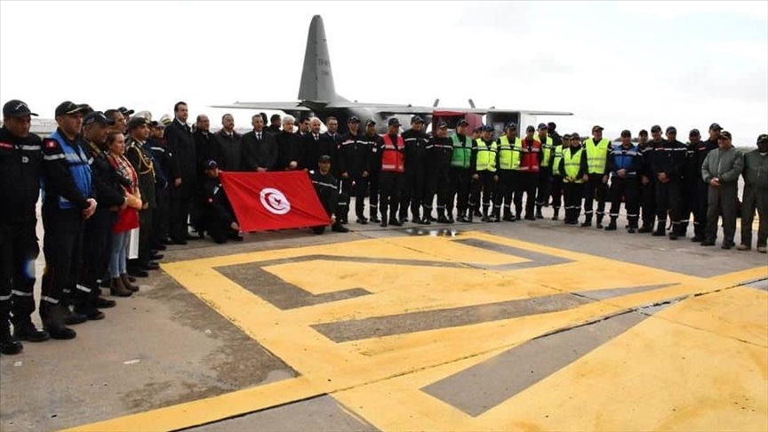 La Tunisie expédie deux cargaisons d'aide et deux équipes de secours en Türkiye et en Syrie