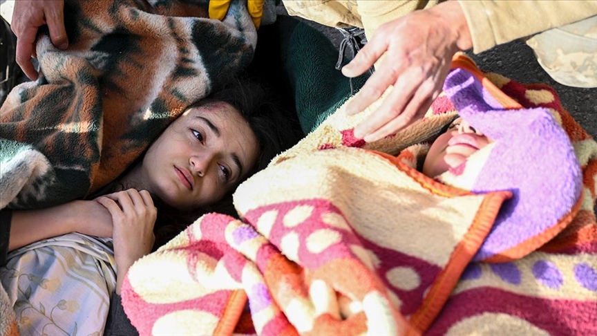 Turkiye: Majka i njene dvije kćerke spašene ispod ruševina 33 sata nakon zemljotresa