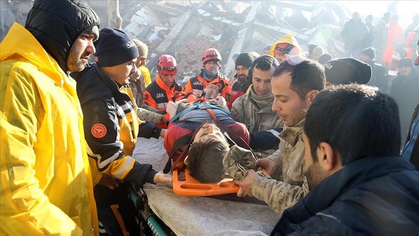 Жителя турецкого Кахраманмараша спустя 30 часов спасли из-под завалов