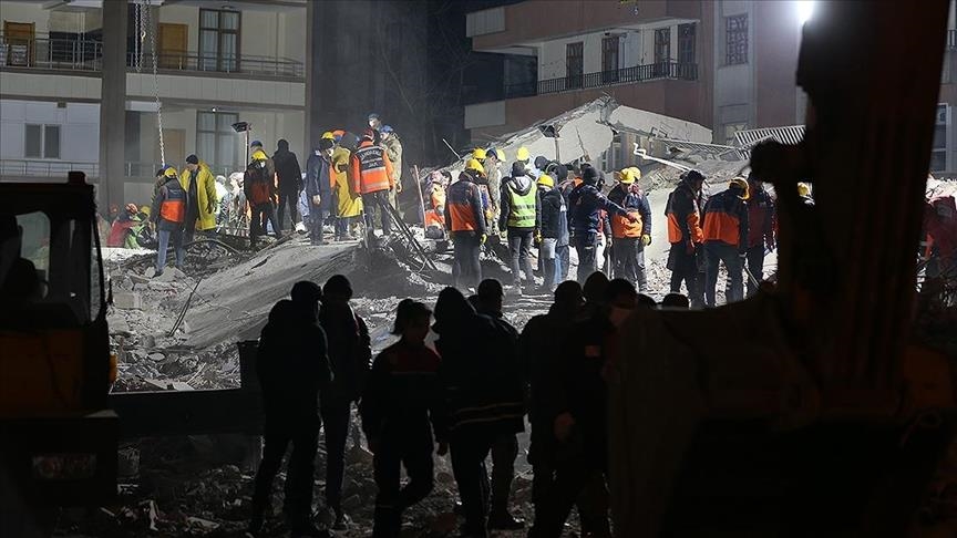 Число жертв разрушительных землетрясений в Турции приблизилось к 5,9 тыс 