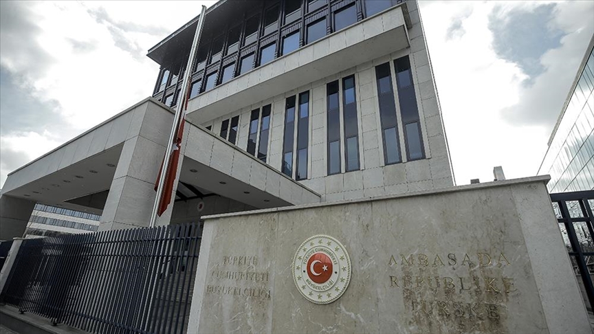 Zastave na institucijama Republike Turkiye u BiH spuštene na pola koplja