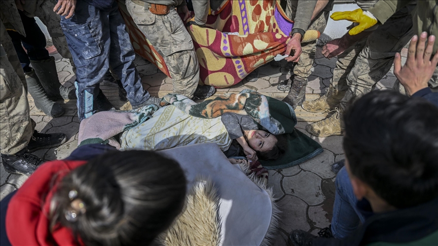 Rescuers pull mother, 2 daughters alive from rubble 33 hours after quake in Türkiye