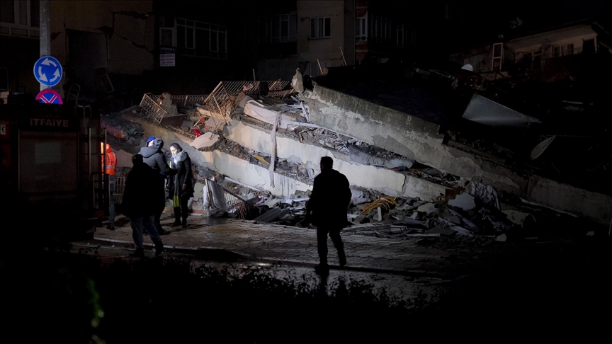 Séisme en Türkiye: des équipes de sauvetage de plusieurs pays déployées dans les zones sinistrées