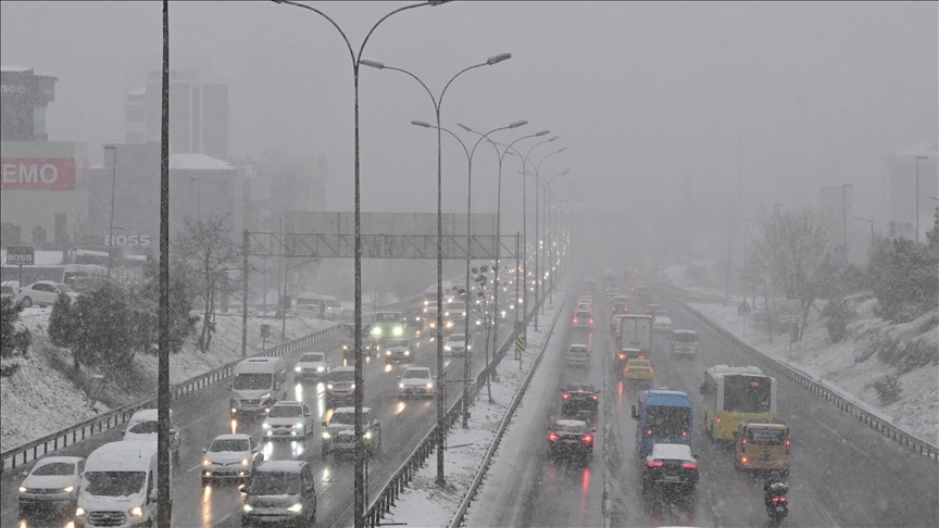 İstanbul'da kar yağışı etkili oluyor