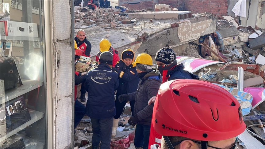 Teenager rescued from rubble 35 hours after quakes in southern Türkiye