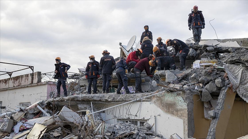 Türkiye’s chief rabbi prays for earthquake victims