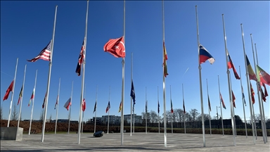 La OTAN baja a media asta las banderas de los Estados miembro en solidaridad con Türkiye tras los terremotos