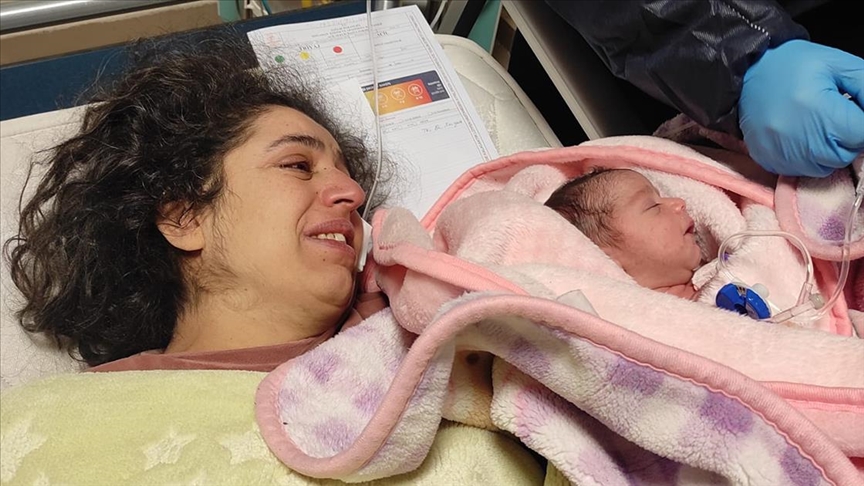 Adıyaman'da enkazdan çıkarılan Erva bebek, annesine hastanede kavuştu